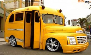 Американский желтый автобус, английский, продажа подержанных и новых автобусов
