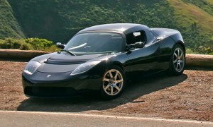 Tesla Roadster – быстрый и экономичный