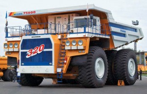 Самые большие грузовые автомобили: автосамосвалы БелАЗ или Caterpillar?
